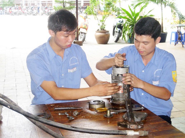 劳工在领取失业补助金时获享职技培训辅助。