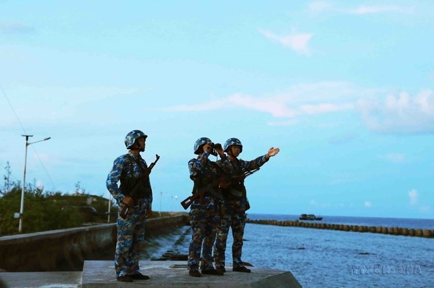 在长沙群岛执行任务的战士们。（图：越通社）