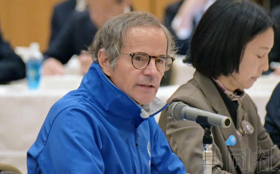 3月13日上午，国际原子能机构（IAEA）总干事格罗西在福岛县磐城市出席了与渔业人士等召开的会议。（图：共同社）