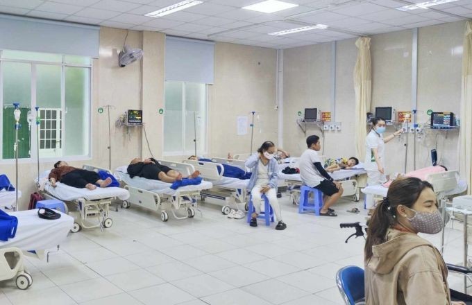 部分中毒者被送往西贡-芽庄综合医院接受治疗。（图：莉莉）