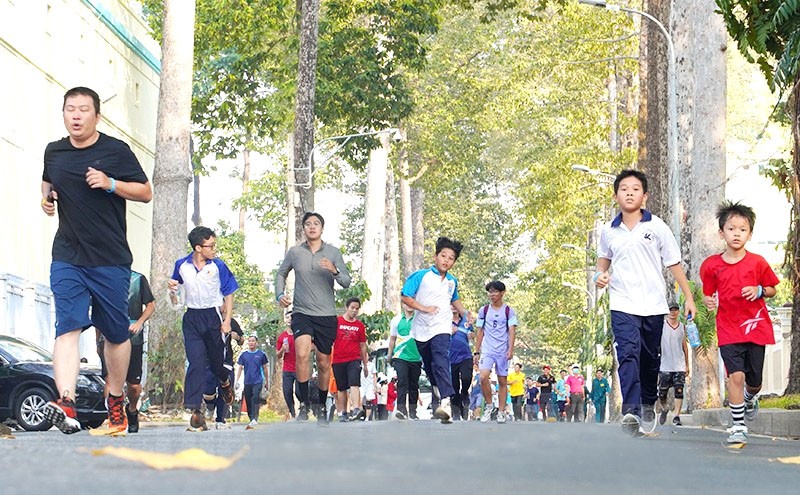 2000 人参加奥林匹克跑步