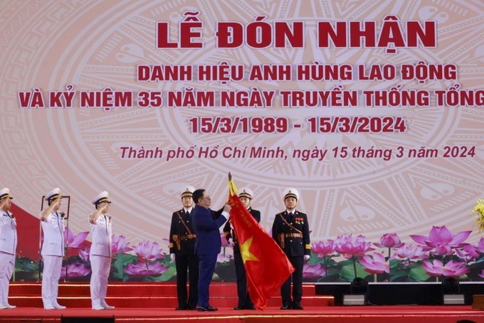 新港总公司荣获劳动英雄称号