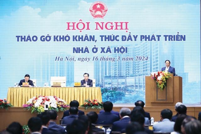 政府总理范明政主持会议。（图：杨江/越通社）