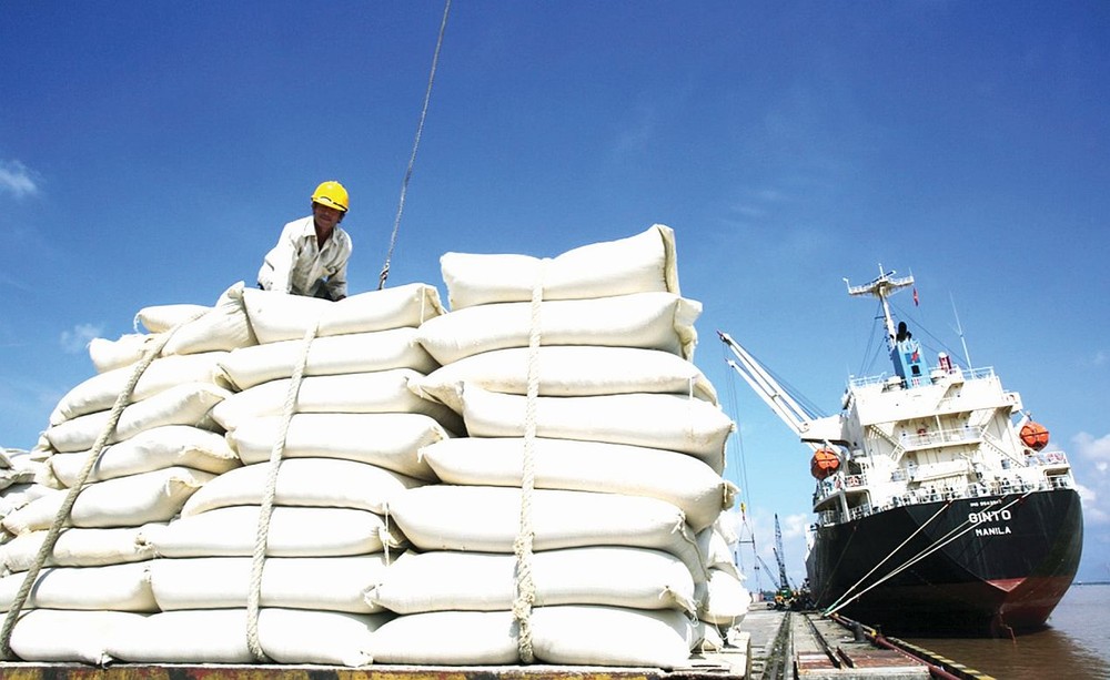 大米装卸出口。（图：工商报）