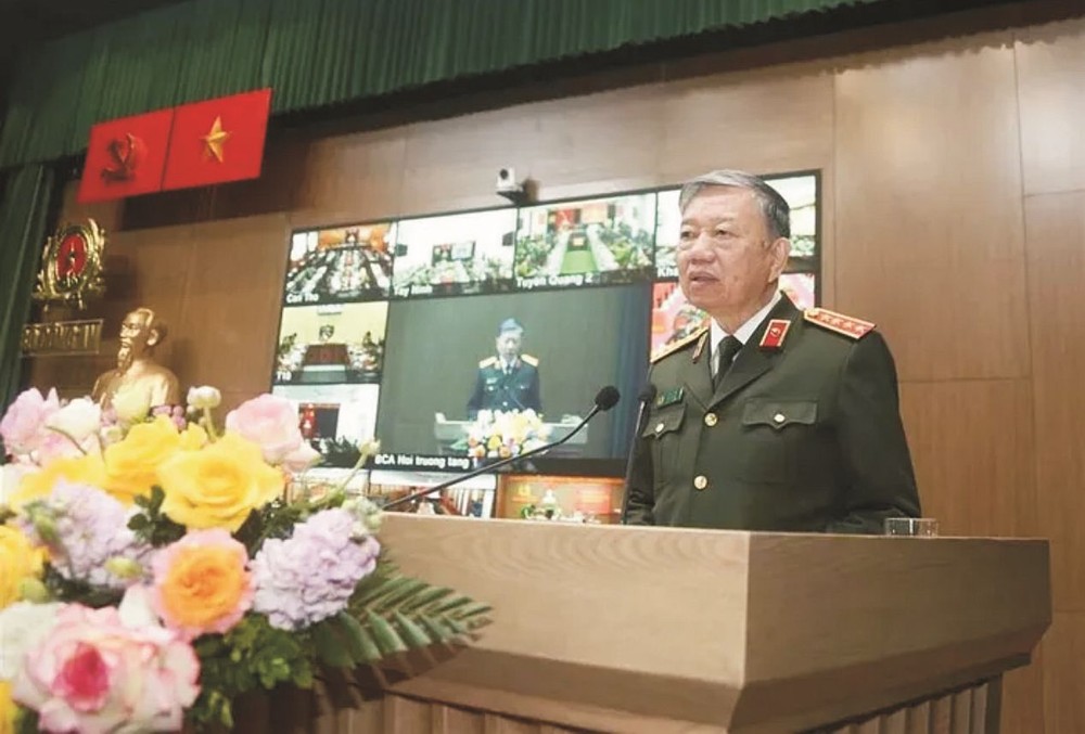 公安部长苏霖在会上致辞。