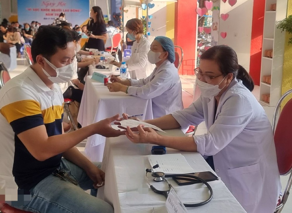 逾400职工获赠医施药