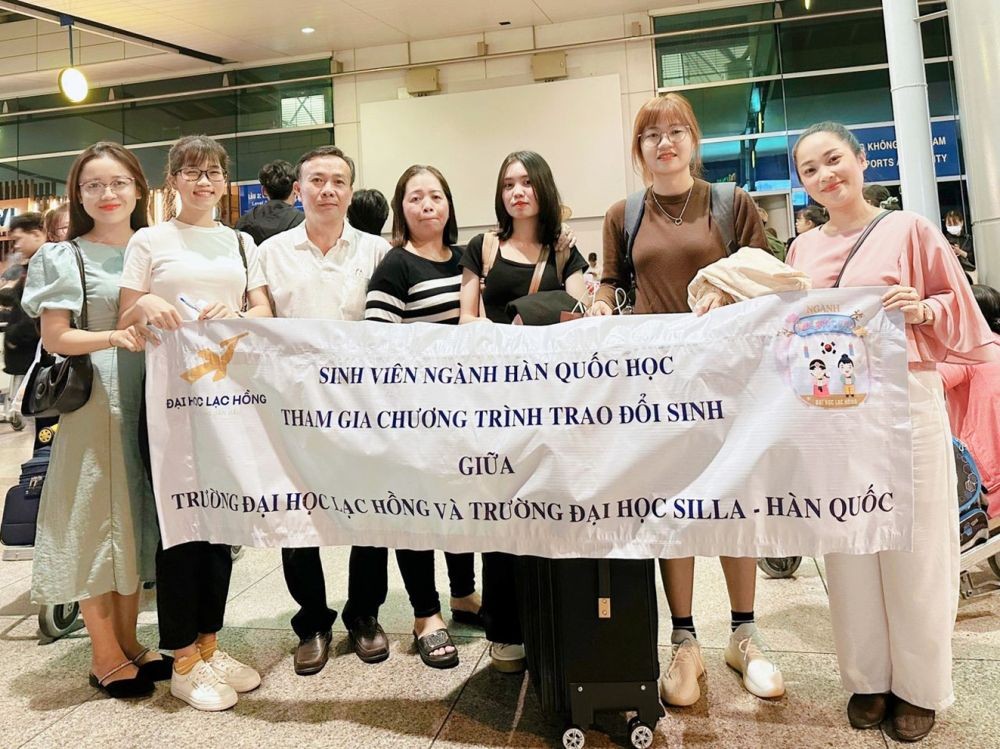 雒鸿大学韩国学系学生参加韩国新罗大学的学生交换活动。