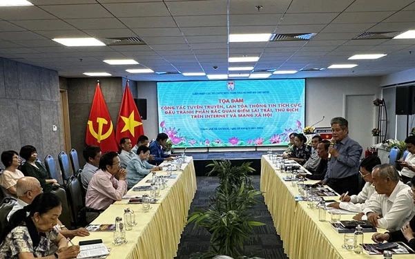 “宣传、传播积极资讯，斗争、反驳在互联网和社交网上错误、敌对观点”座谈会场景。