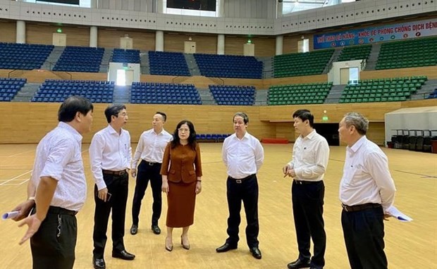 教育培训部工作代表团视察比赛场地