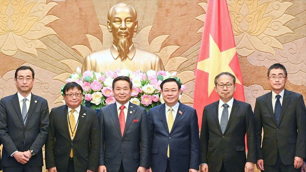 国会主席王廷惠与日本代表团合影。（图：曰钟）