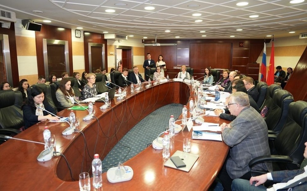 圆桌研讨会场景。（图：越通社）