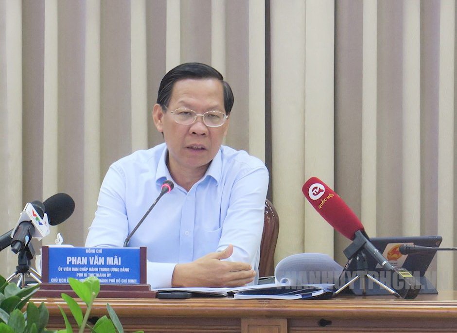 市人委会主席潘文迈主持会议。（图：市党部新闻网）