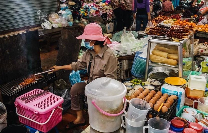含有有害细菌、病毒、寄生虫或化学物质（如重金属）的不安全食品会导致200多种疾病。（图：WHO）