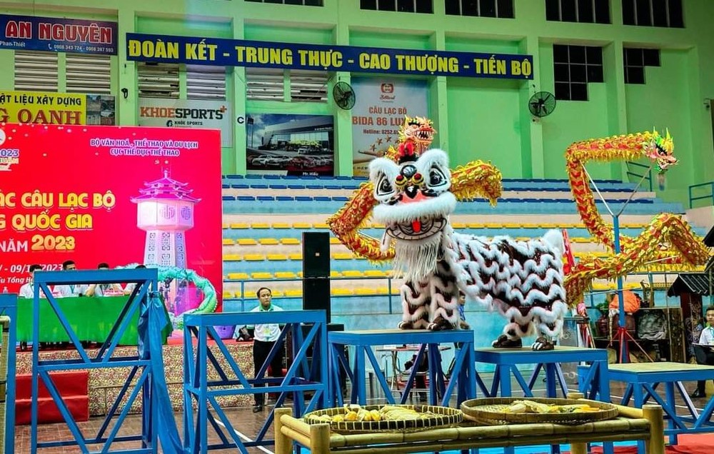 市龙狮协会去年参加全国体育大会龙狮锦标赛。