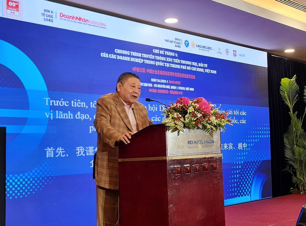 市商会副主席杭慰瑶在会上致词。