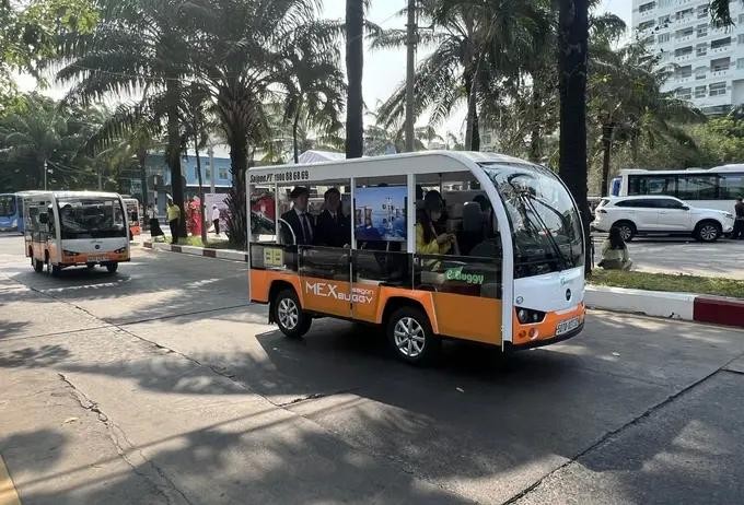 每辆电车可容纳8人，每天上午6时至凌晨12时运营。（图：国雄）