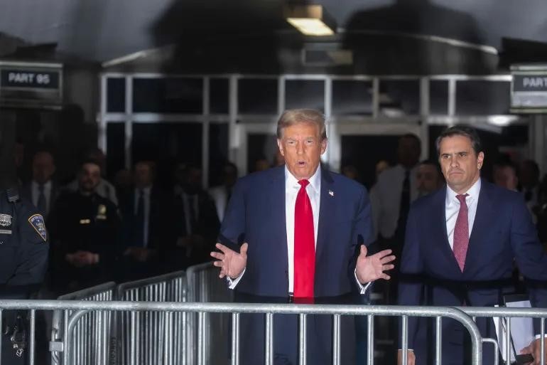 4月15日，美国前总统特朗普在曼哈顿刑事法院出庭受审。（图：互联网）