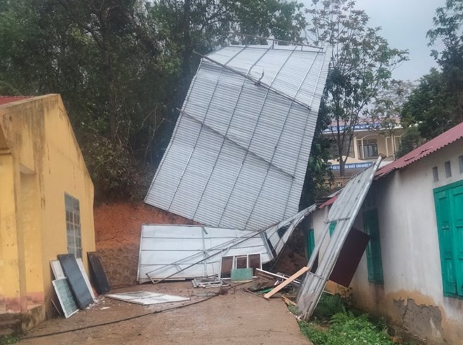 旋风致高平省数百间民房掀顶