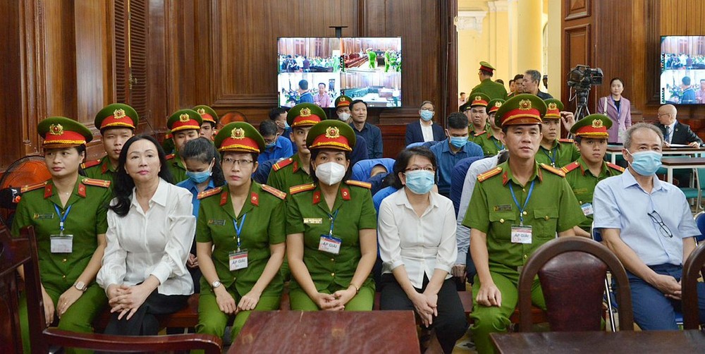 张美兰及其同伙的初审法庭。