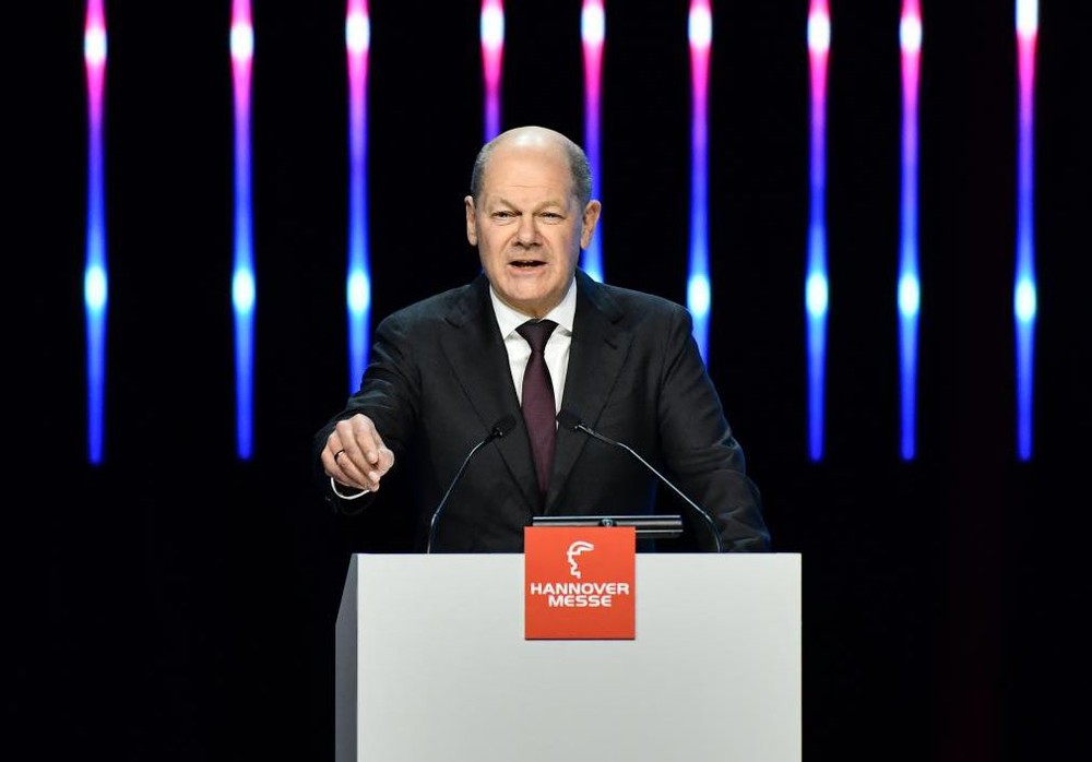 4月21日，德国总理朔尔茨在德国汉诺威工业博览会开幕式上致辞。（图：新华社）