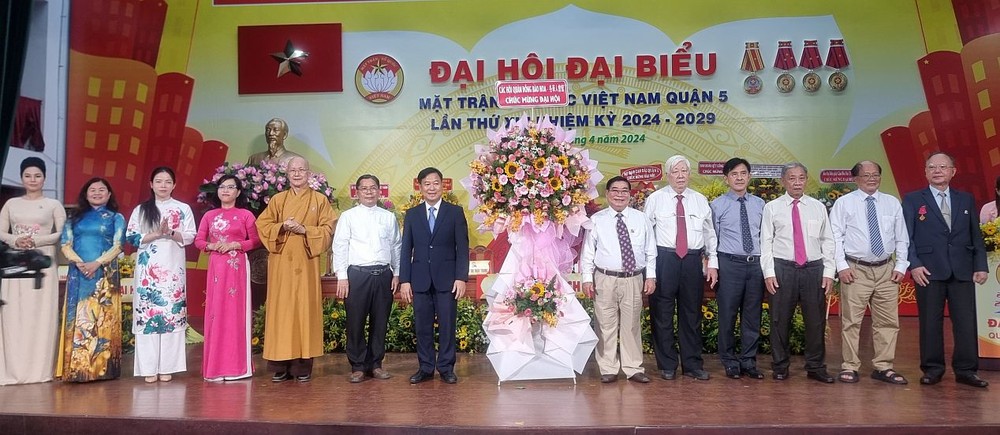 发挥大团结精神