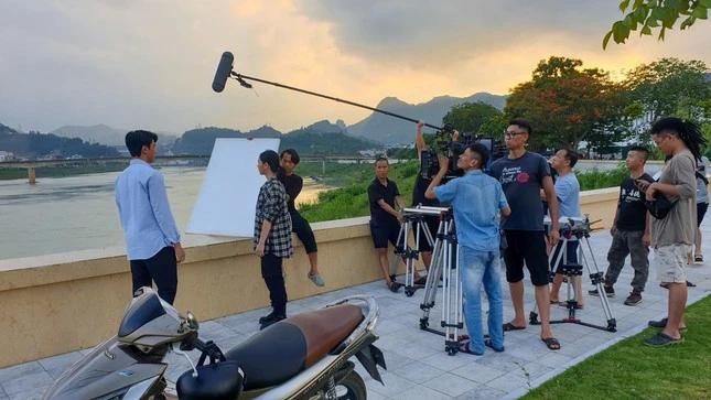 一部影片背后是许多艺术形式的结合，包括摄影、灯光、美术等。