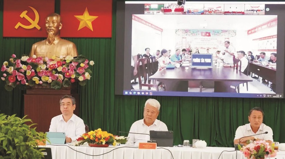 第七郡各坊党部参与该郡党部执委会的线上会议。