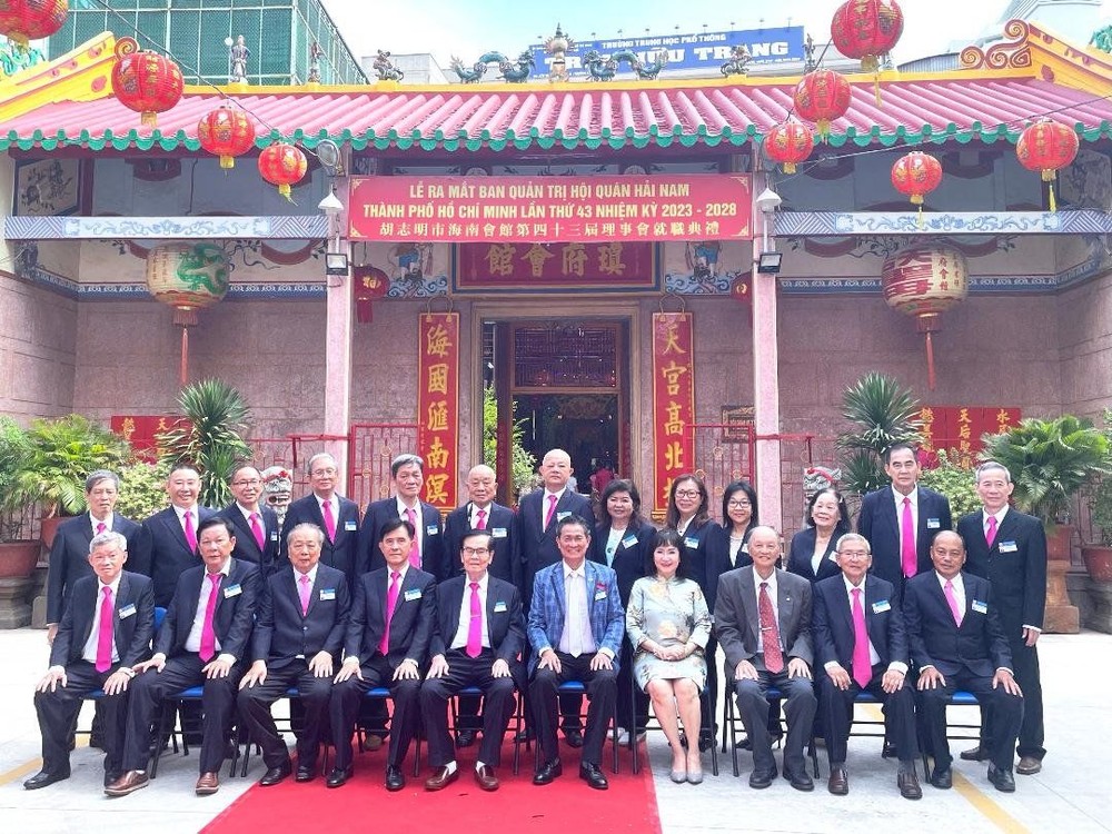 海南会馆第四十三届理事会成员合照留念。