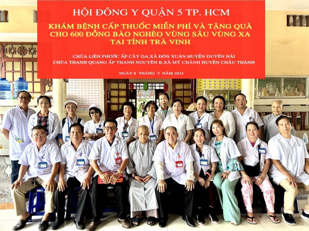 清光寺和莲福寺住持接待第五郡东医会义诊团时合照。