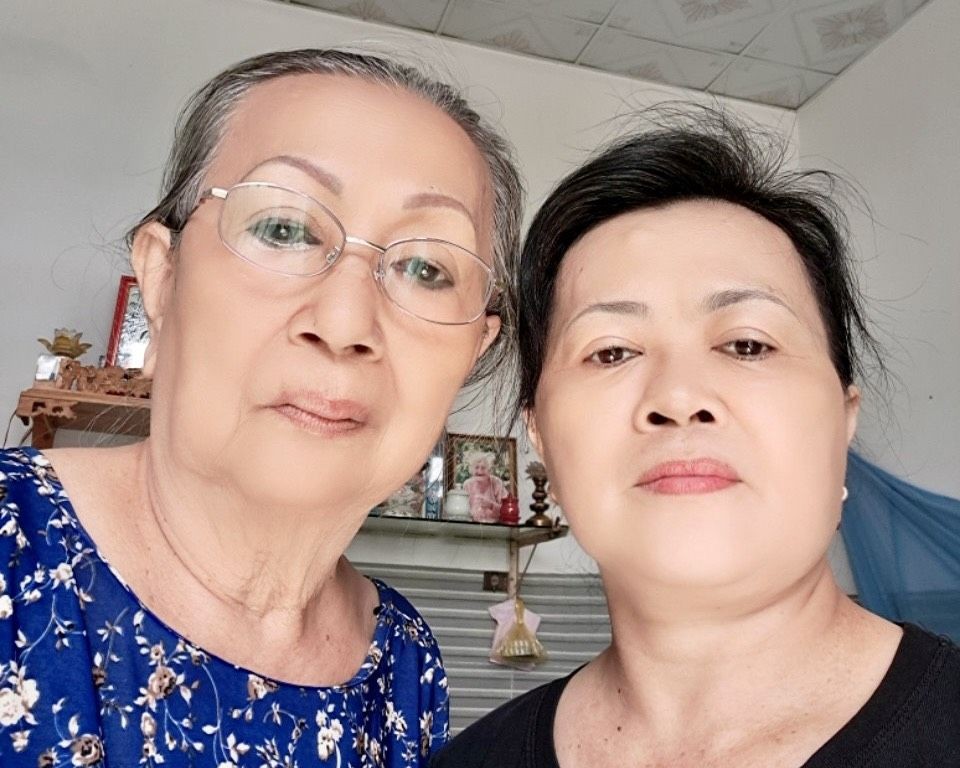 陈氏美兰与幼女黄氏玉蓉。