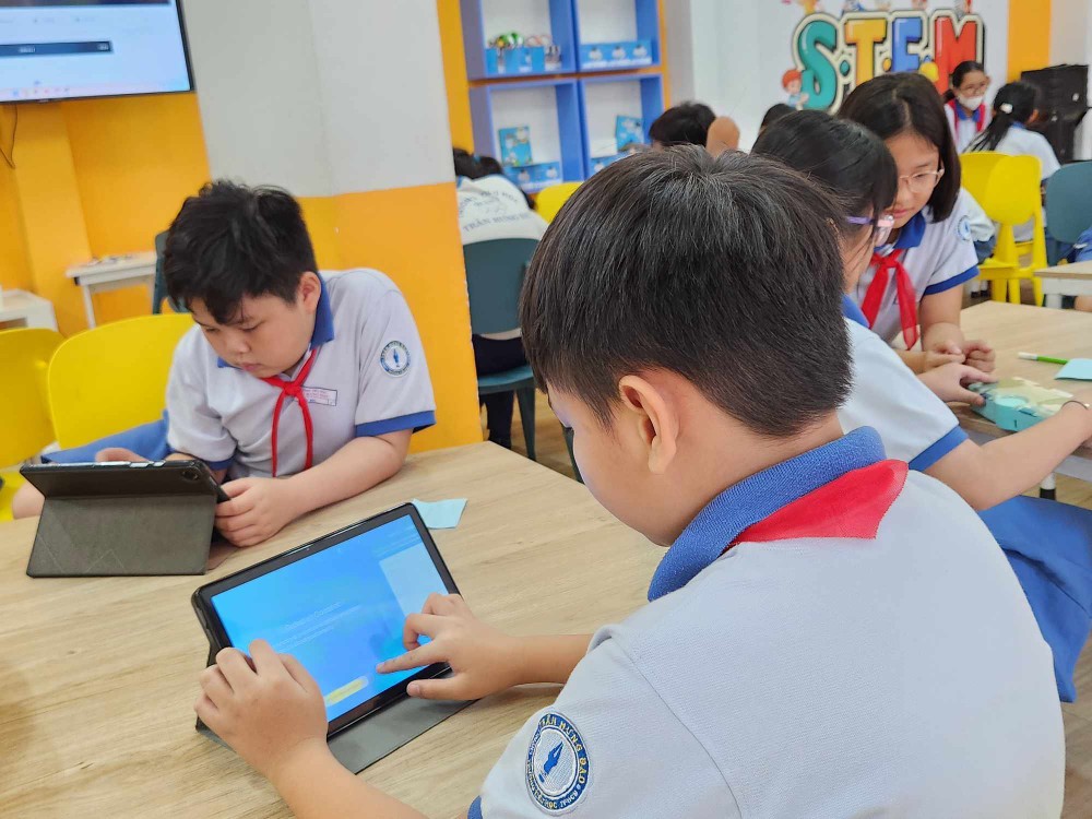 本市学生已习惯上课时使用数字技术。