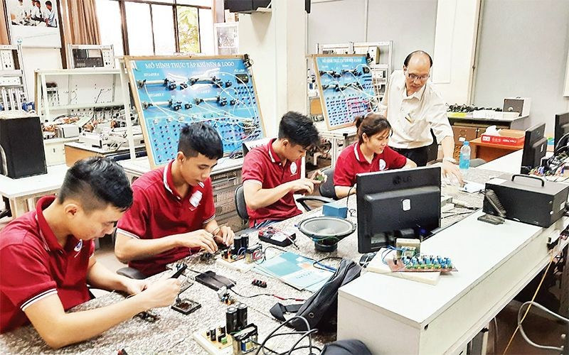 在先进技术领域需要手艺熟练的劳动力。（示意图：互联网）