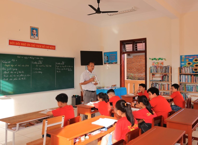 西石A岛的学校宽敞光亮。（图：越通社）