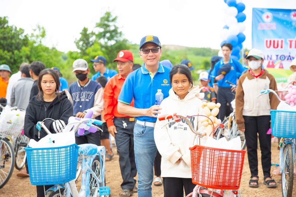 顺捷旅行社传递爱心