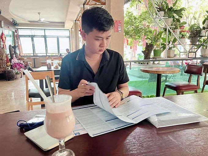 范玉石辞去房地产销售工作以寻找收入稳定的职业。