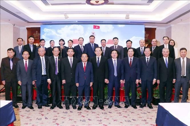 双方代表合影留念。（图：越通社）