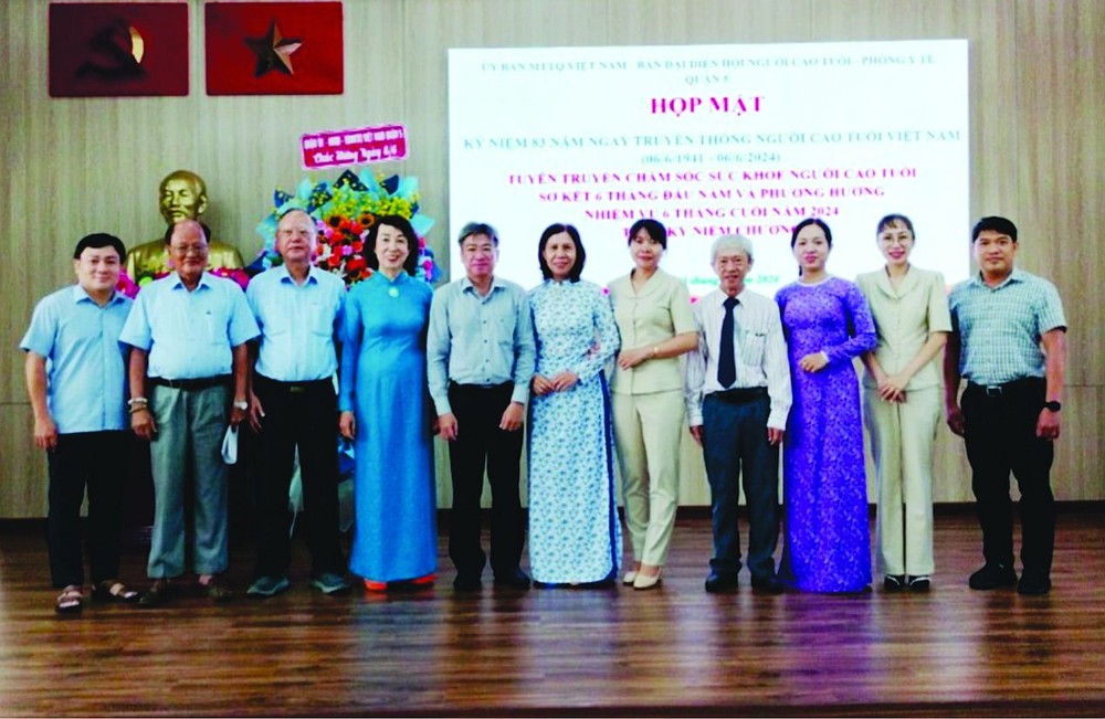 华人会馆关照高龄长者