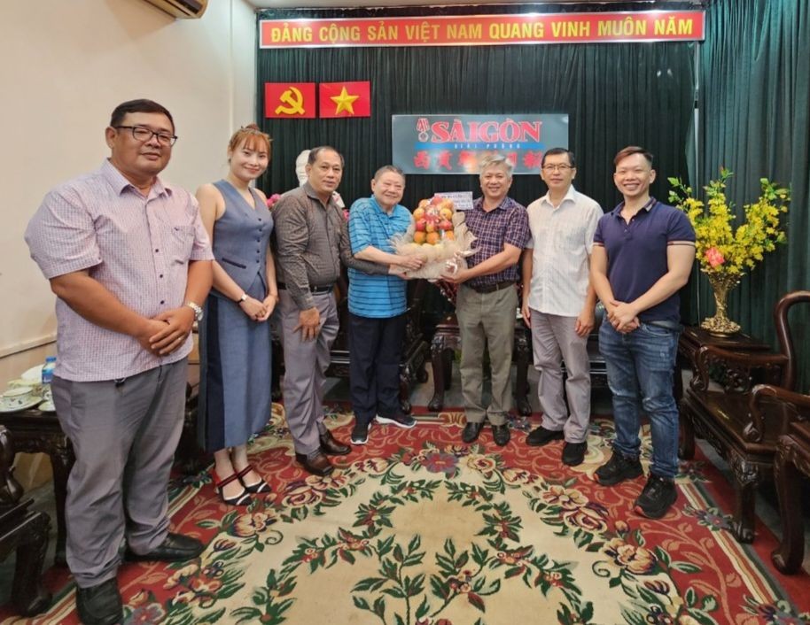  第十一郡商会祝贺本报。