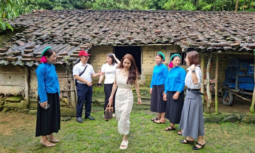 广宁仙燕大翊乡古老的房子吸引游客。