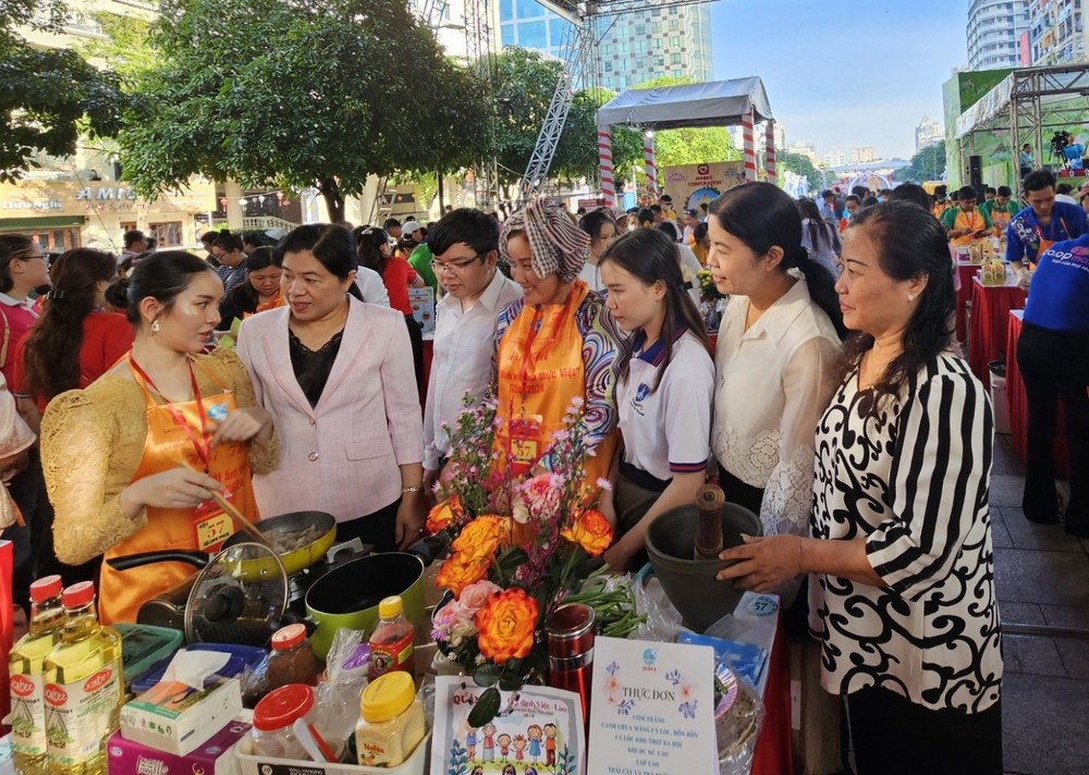 本市举办幸福家庭盛会
