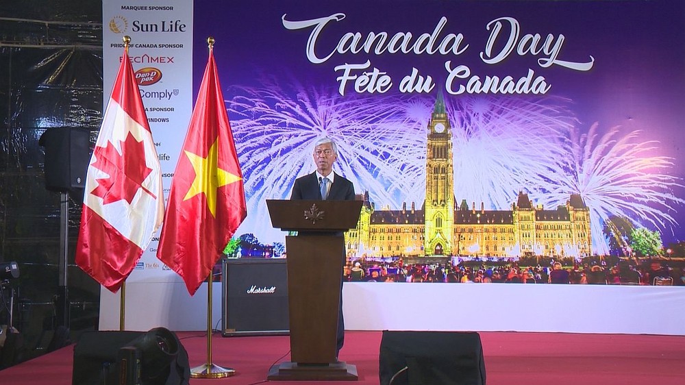 市人委会副主席武文欢在仪式上致词。（图：HTV）