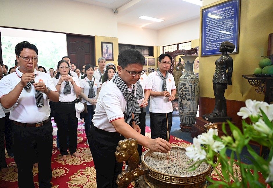 武氏六崇高理想乃年轻一代学习好榜样