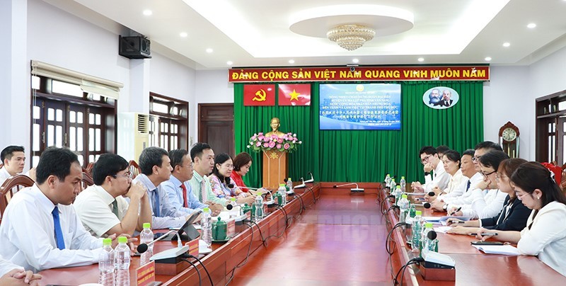 守德市委书记接见中国云南麻栗坡县委书记