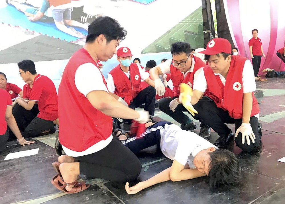 基本急救比赛一瞥。