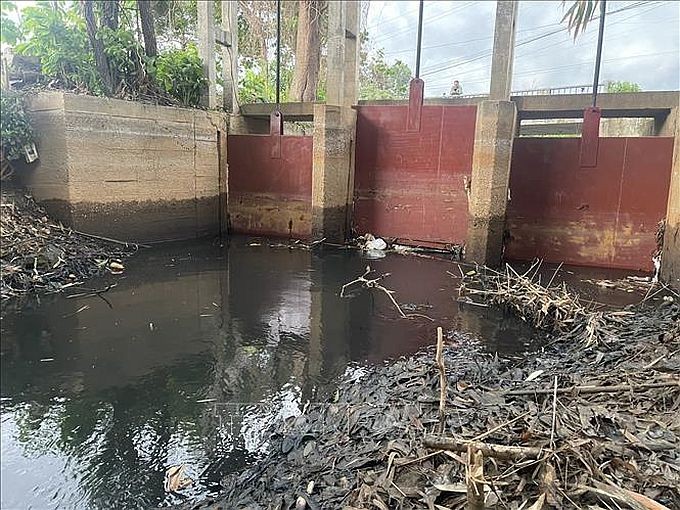 废弃物排放量超标企业被罚款逾 12 亿元