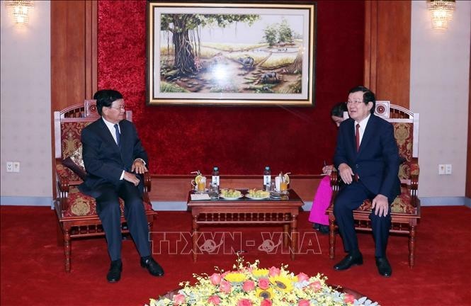 老挝人民革命党中央总书记、国家主席通伦·西苏里会见了越南原国家主席张晋创。（图：越通社）