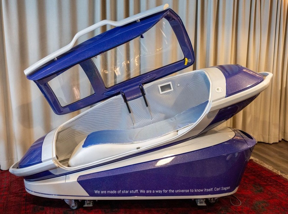 按下按钮后，胶囊内空气中的氧气含量就会在不到30秒的时间内，从21%下降到0.05%。（图：路透社）