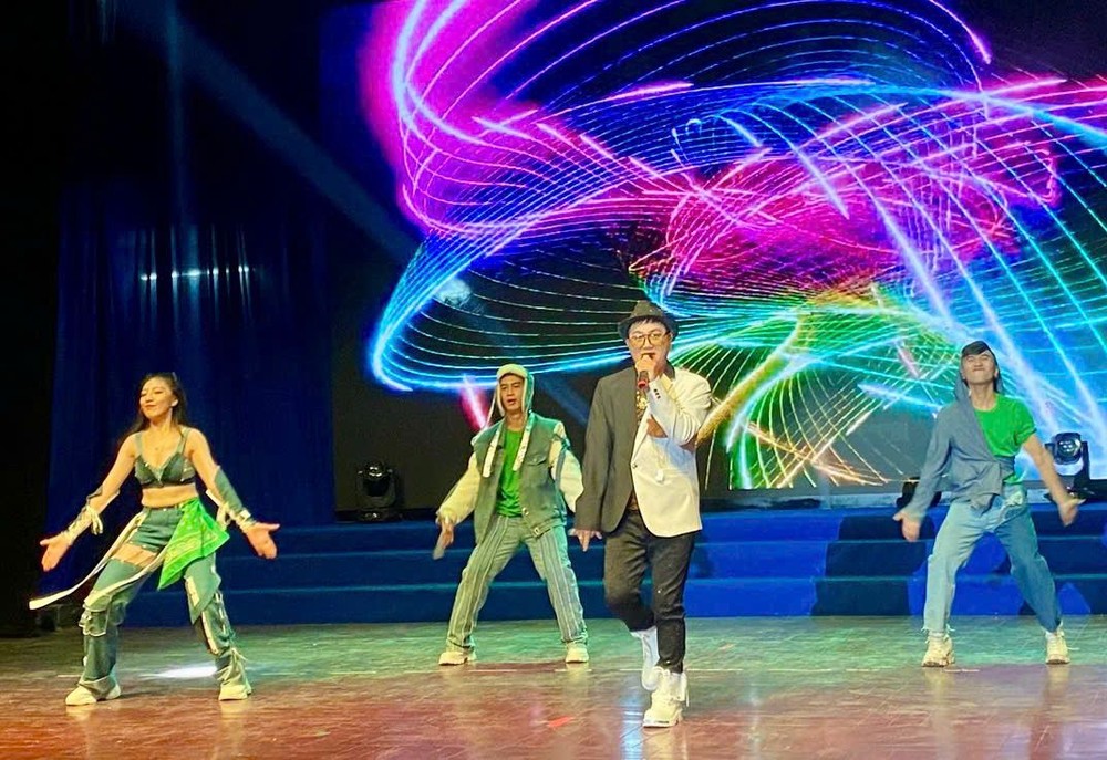 歌手李志成下周四演出。