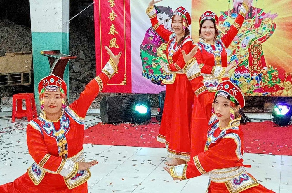 莲花歌舞团致力推动民族舞蹈。