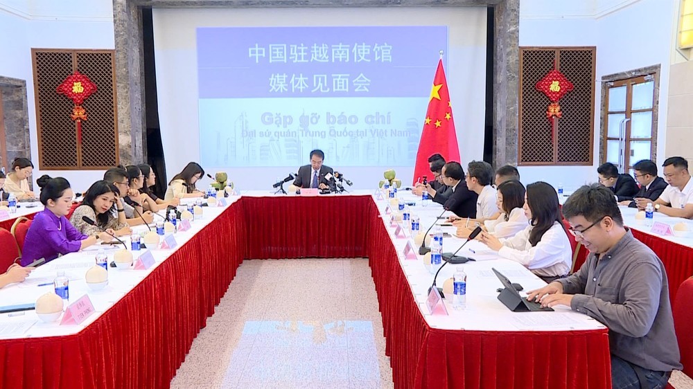 中国驻越使馆媒体见面会。（图：越通社）